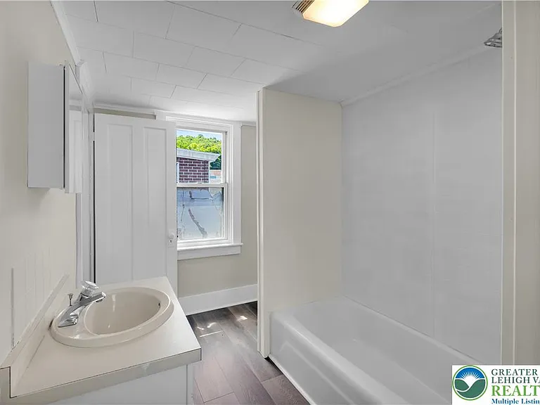 265-267 E Bertsch St #4 — Photo 16