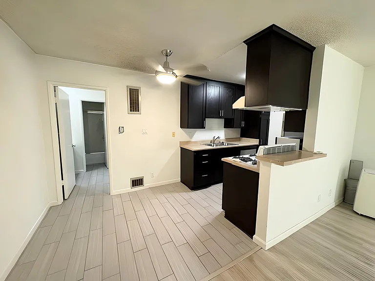 1630 Granville Ave #207 — Photo 3