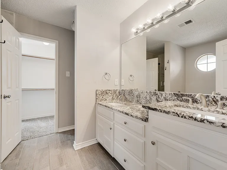 9406 Chimneywood Dr — Photo 12