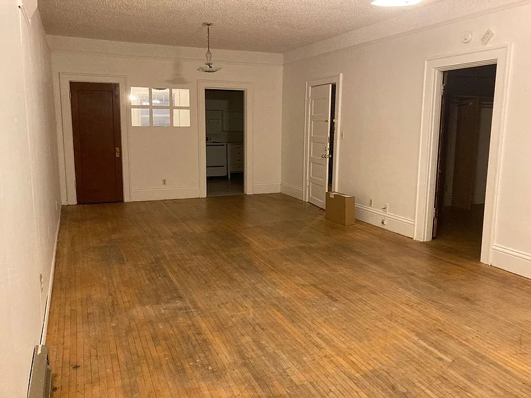 545 NE Oak St — Photo 3