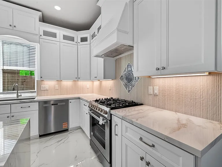 3344 Sanders St — Photo 25