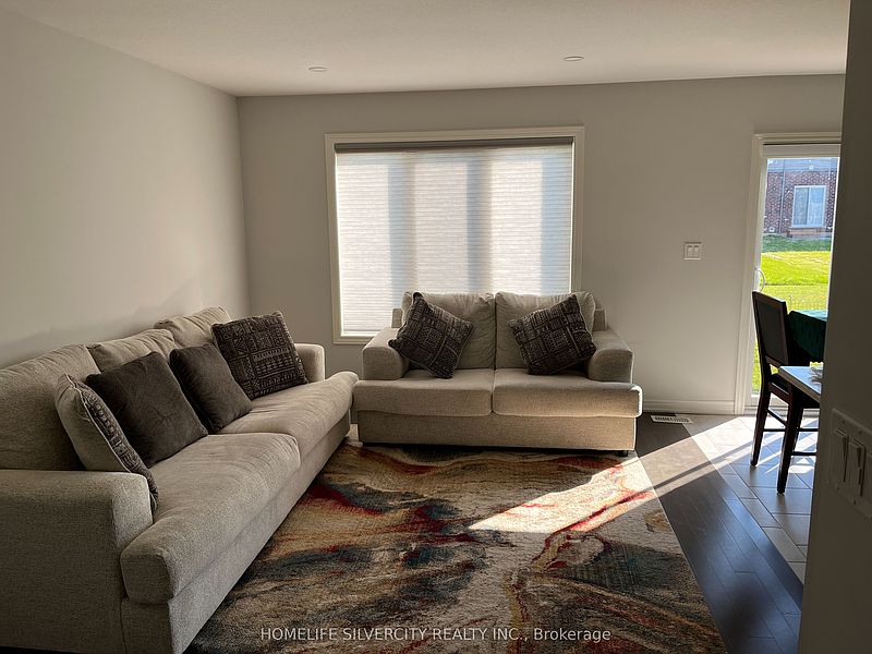 Pelham Townhouse for rent - 3 Bedrooms — photo 2
