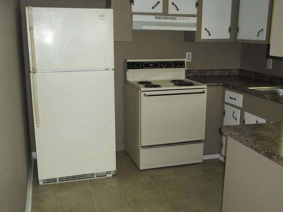 2nd image of 716 E 7th St
