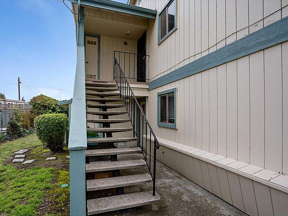 3rd image of 2571 San Leandro Blvd