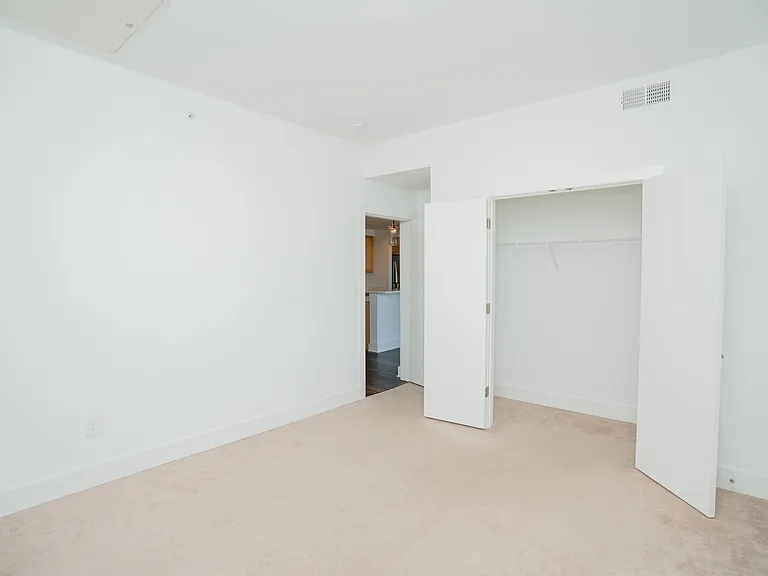 Riverside Village Apartments — Photo 102