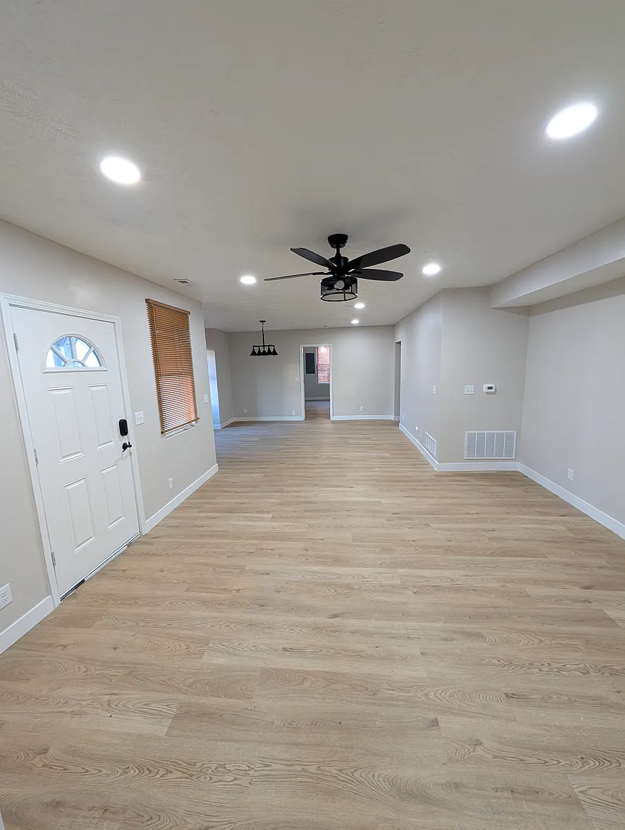 Living area - 1602 E St #2