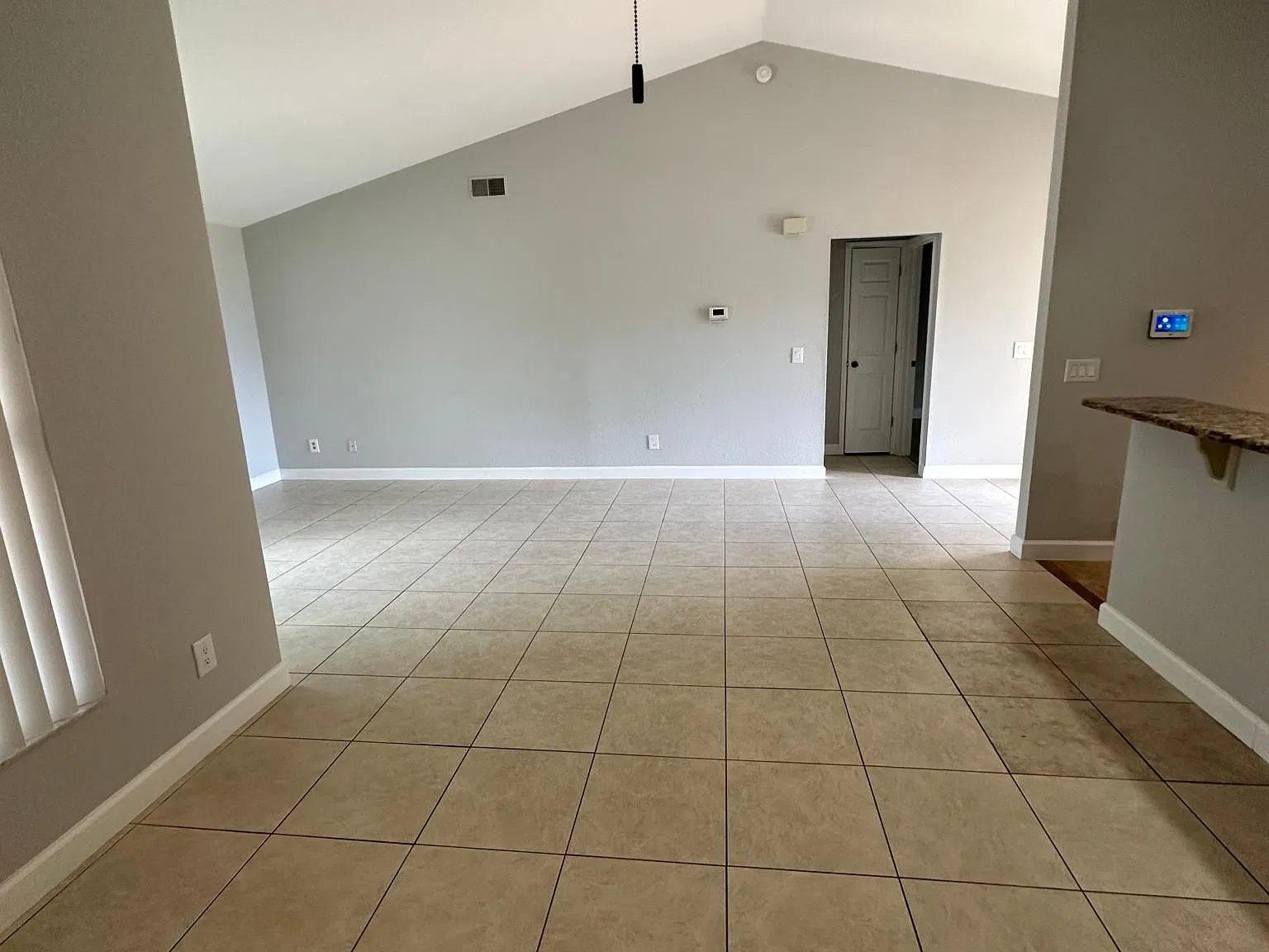 3 bed, 1405 sqft, $2,100 — Photo 1