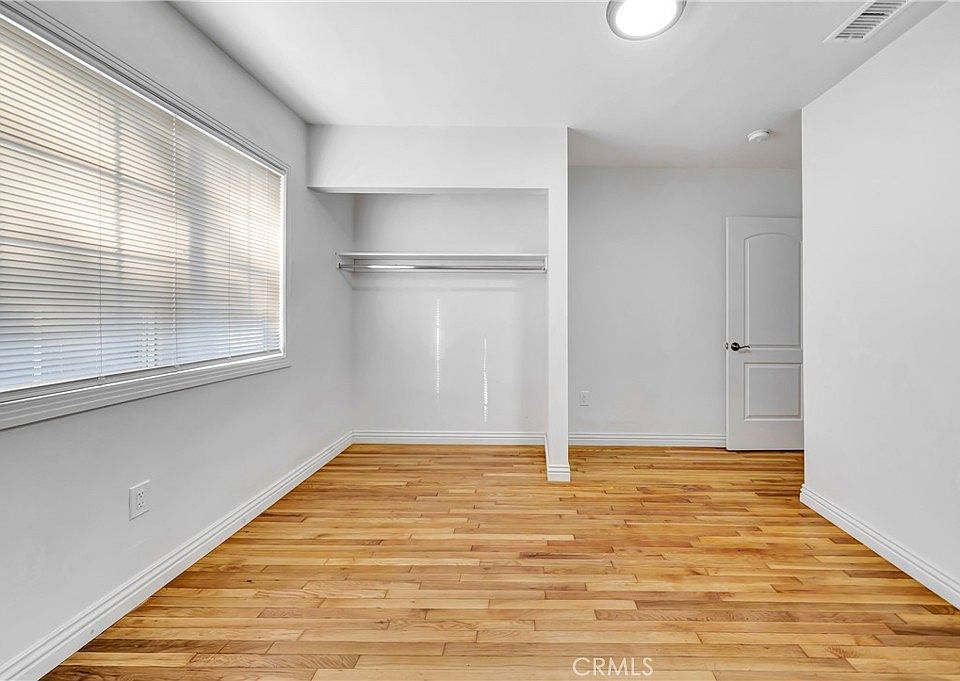 1st image of 14233 1/2 Sylvan St #14233