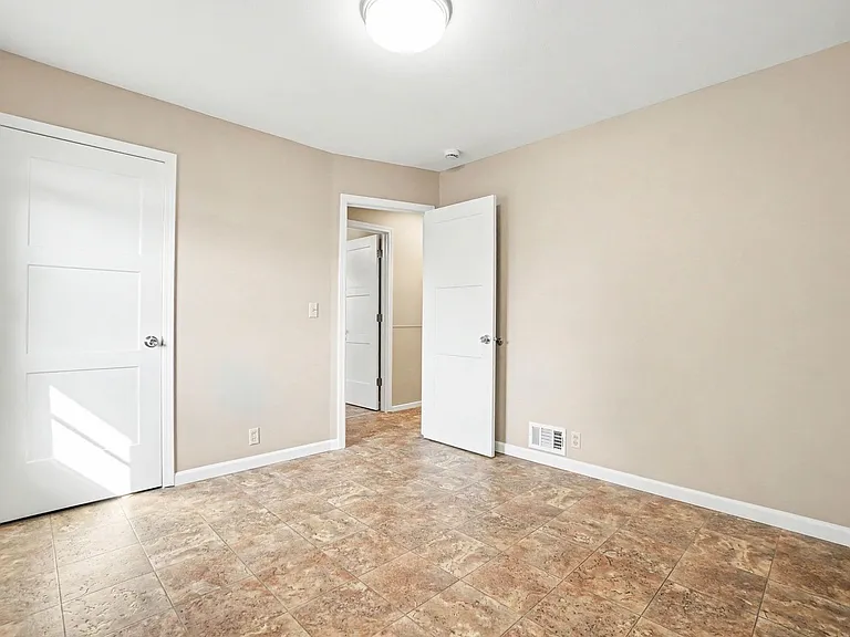 6767 Military Ave — Photo 10