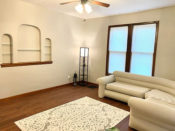 3rd image of 327 N Market St #327
