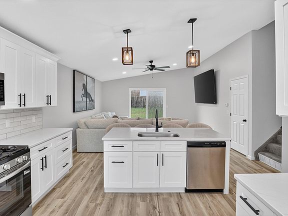 5th image of 1926 Woodland Dr