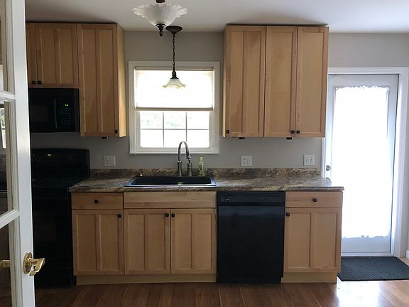 Kitchen - Back-deck access