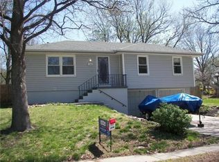 1304 S Ward Pkwy, Blue Springs, MO 64014