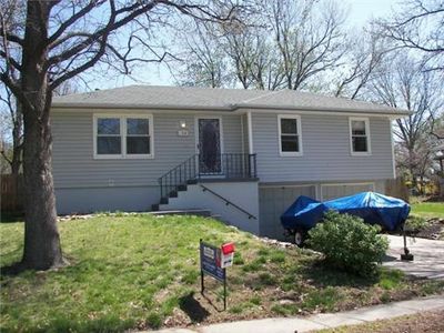 1304 S Ward Pkwy, Blue Springs, MO, 64014