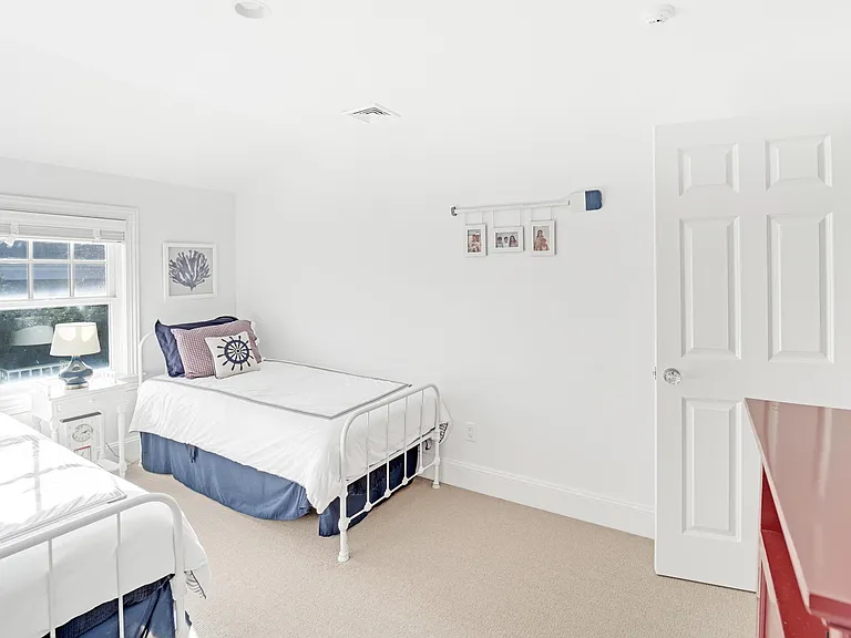 15 Hampton Close — Photo 18