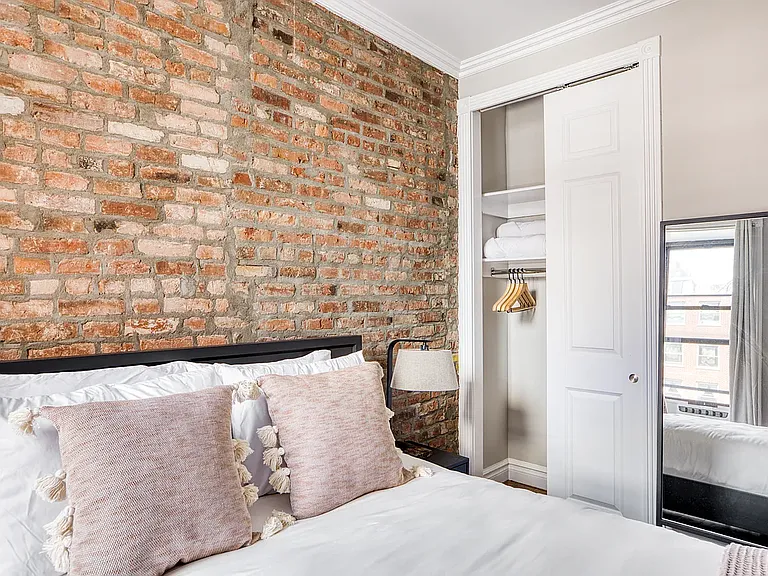 202 E 13th St #R2G — Photo 5