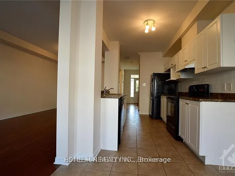 567 Ashbourne Cres — Photo 9