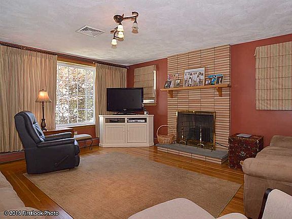 2nd image of 4 Evergreen Pkwy