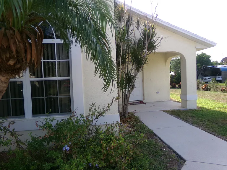 3014 SW Segovia St — Photo 2