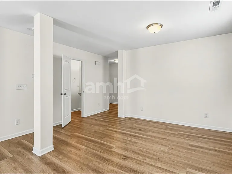 118 Charndon Way — Photo 5
