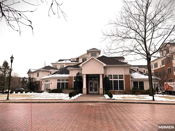 1212 The Plz, Tenafly, NJ 07670