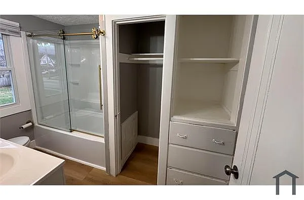 1093 E 17th Ave photo 1