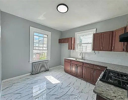 3 bed, 1000 sqft, $2,174 — Photo 3