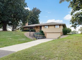 19 Miller Crest Ln, Saint Paul, MN 55106