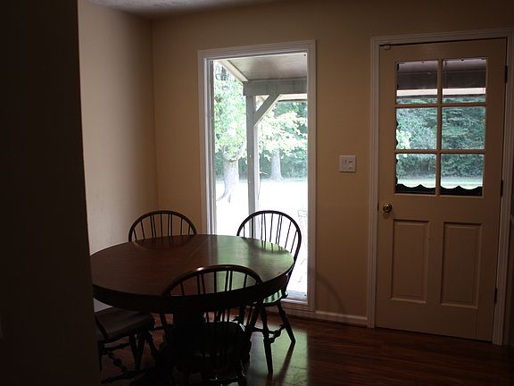 5th image of 301 Les Lee Dr