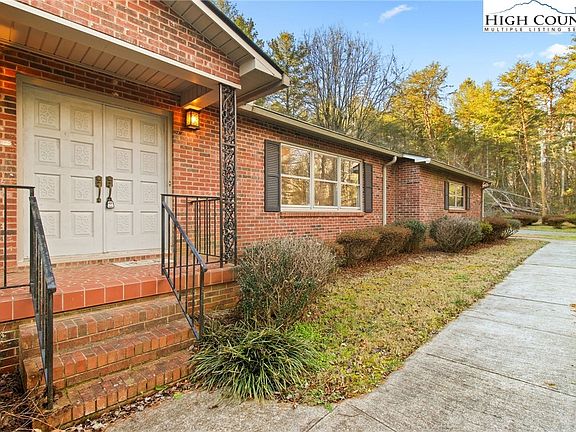 2nd image of 3486 Ravenwood Drive