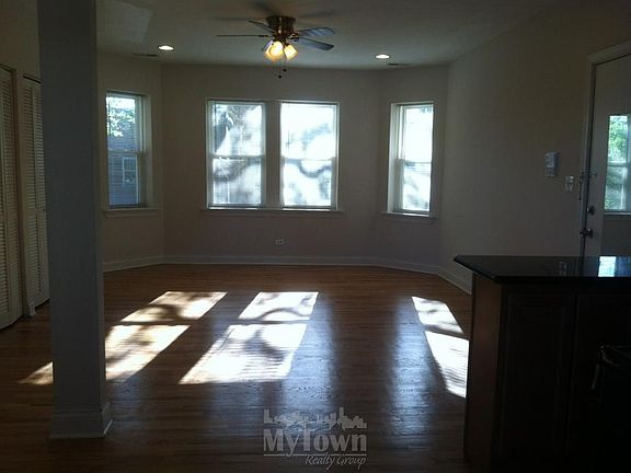 4th image of 5853 N Artesian Ave #2S