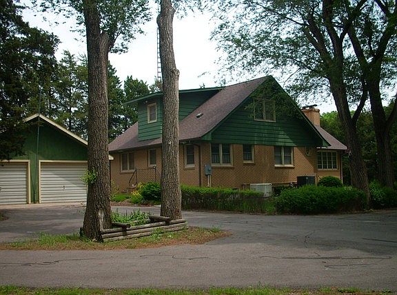 3rd image of 588 NW 40th St
