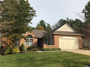 2798 Signature Cir, Pinckney, MI 48169