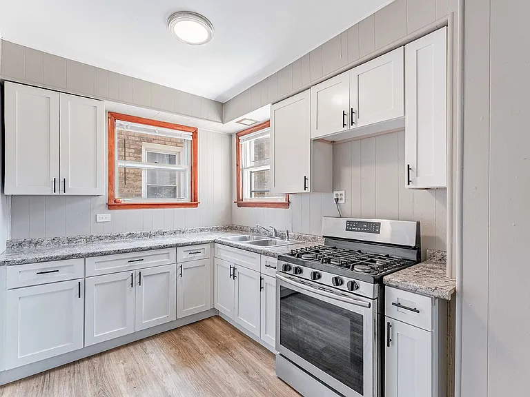 2557 N Lockwood Ave #1 — Photo 9