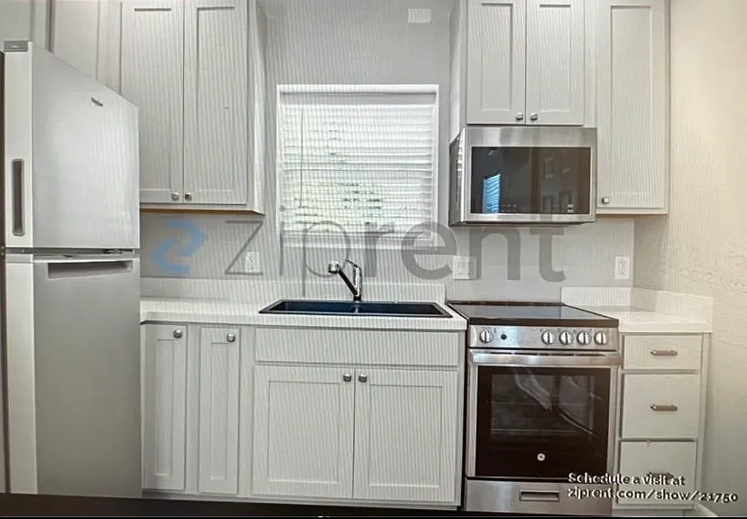 Studio, 400 sqft, $1,900 — Photo 4