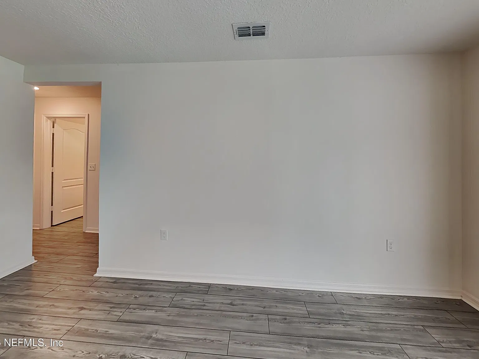 3 bed, 2.0 bath, 1270 sqft, $1,689 — Photo 2