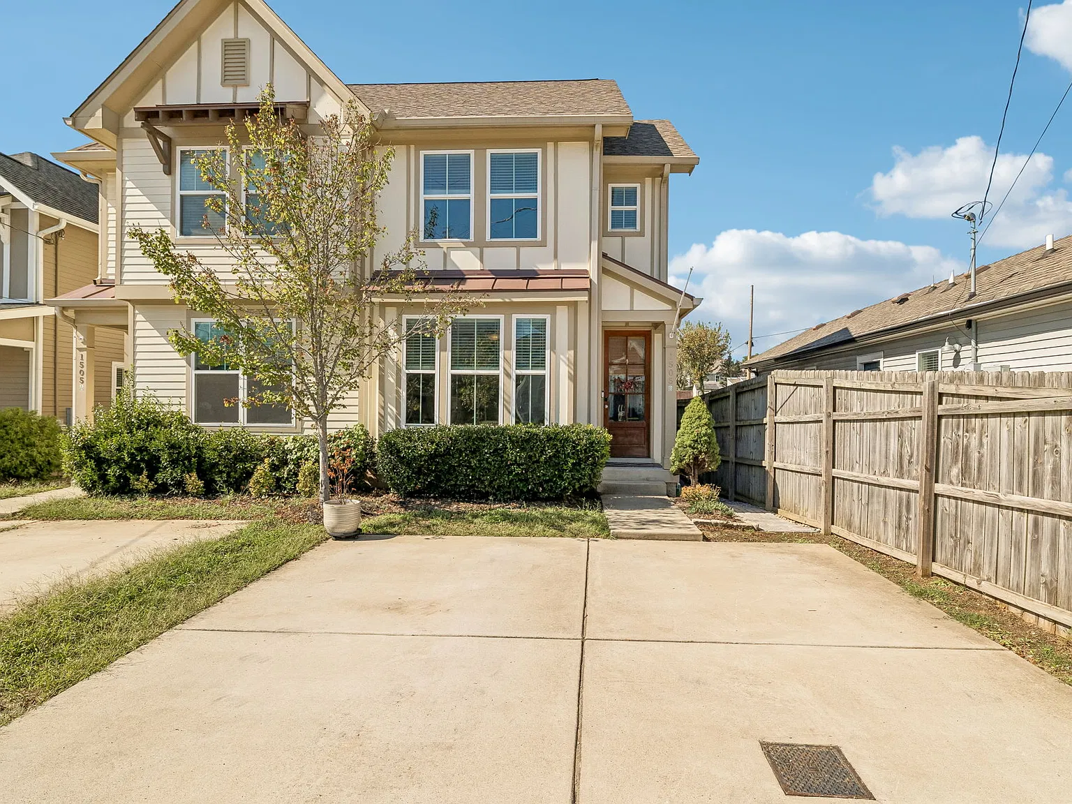 3 bed, 1976 sqft, $3,000 — Photo 1
