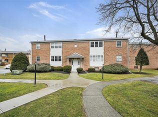 35 Weathervane Dr APT 10, Washingtonville, NY 10992