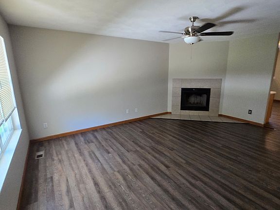 2nd image of 212 Autumn Pine Dr #212