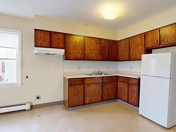 4th image of 212 Park Street