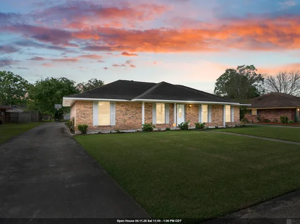 1123 E Greenbriar St, Gonzales, LA 70737