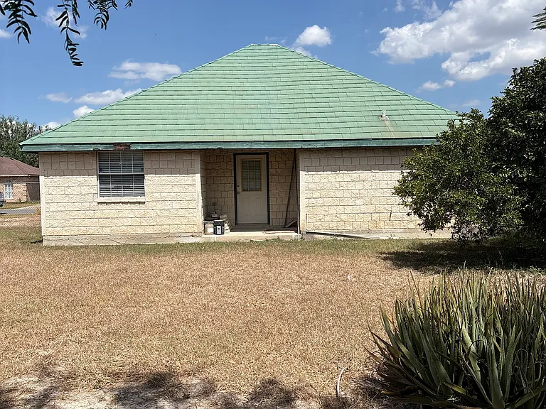 8404 Las Palmas Dr — Photo 3
