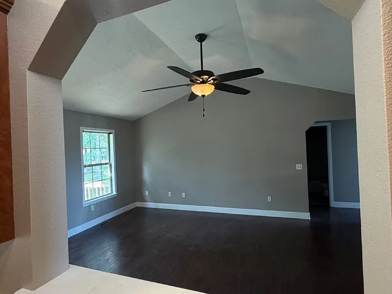 260 Roundhill Rd — Photo 6