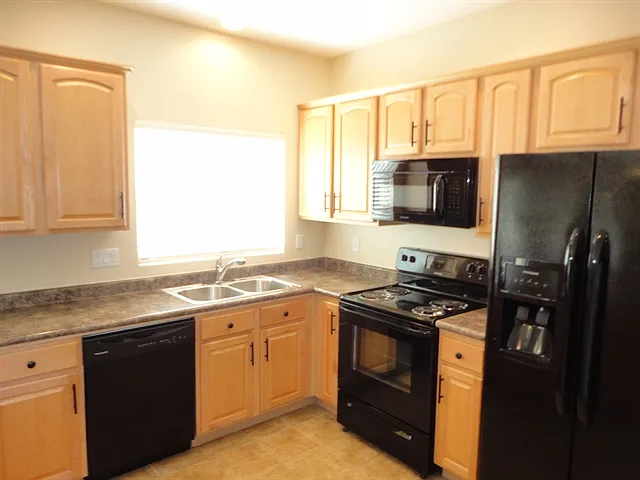 1593 E Megan Dr — Photo 2