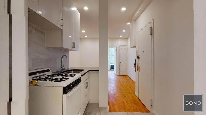 Rented by Bond New York | media 23