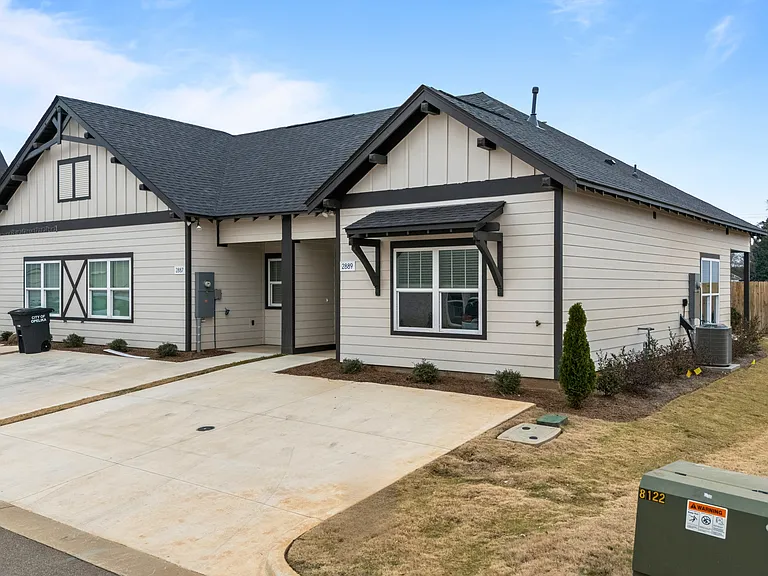2889 Ridge Crest Ct — Photo 2