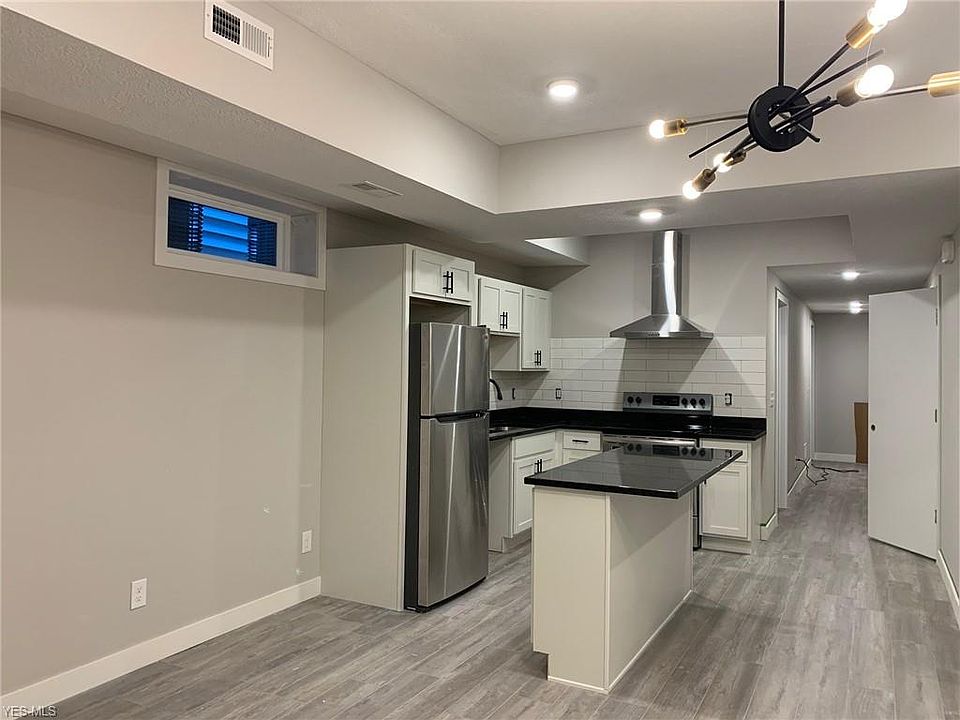 2nd image of 809 Brayton Ave #1