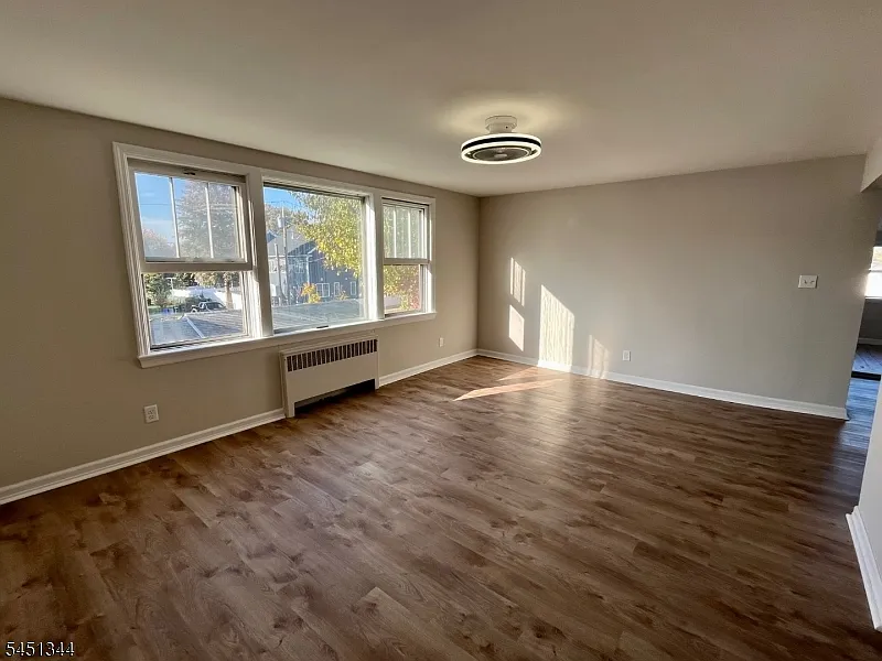 2 bed, 1.0 bath, $2,400 — Photo 3