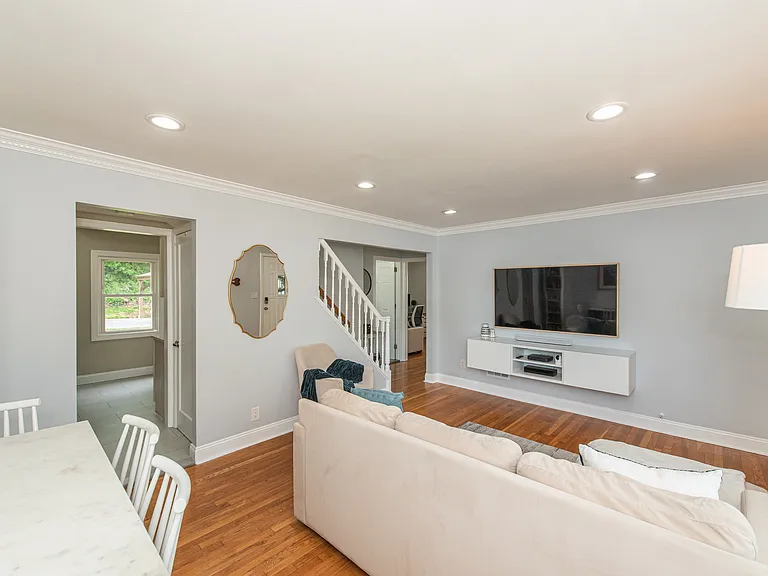 167 Beverly Hill Rd — Photo 2