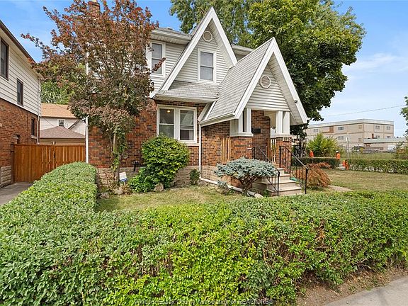 3rd image of 192 Shepherd St E